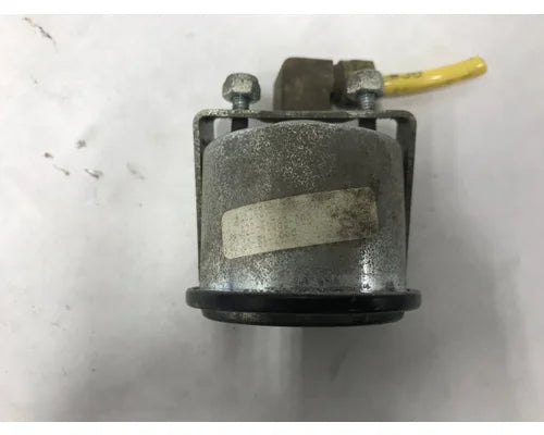 Freightliner A22-41388-000 suspension air pressure gauge from 2000 Freightliner Classic XL, used - view 2 of 2