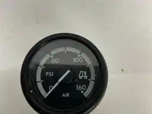 Freightliner A22-59220-001 air pressure gauge from 2007 Freightliner Columbia 120, used