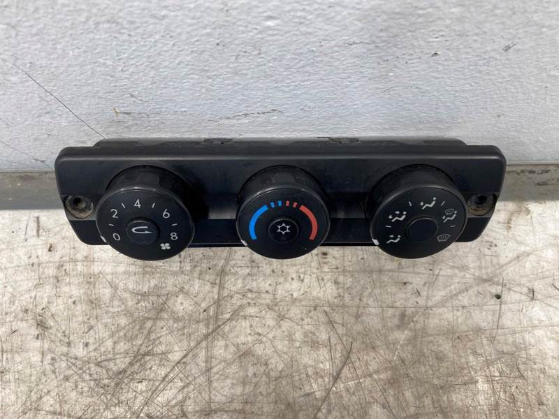 Freightliner A22-60645-002 climate control panel from 2009 Freightliner Cascadia 125, used - view 5 of 6