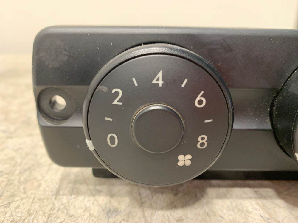 Freightliner A22-60669-001 sleeper climate control panel from 2011 Freightliner Cascadia, used - view 2 of 4