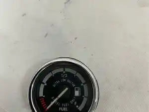 Freightliner A22-63127-102 fuel gauge from 2008 Freightliner Cascadia 125, used