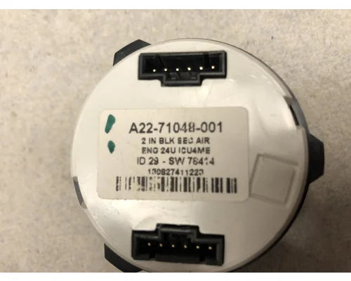 Freightliner A22-71048-001 secondary air pressure gauge from 2014 Freightliner 122SD, used - view 3 of 3
