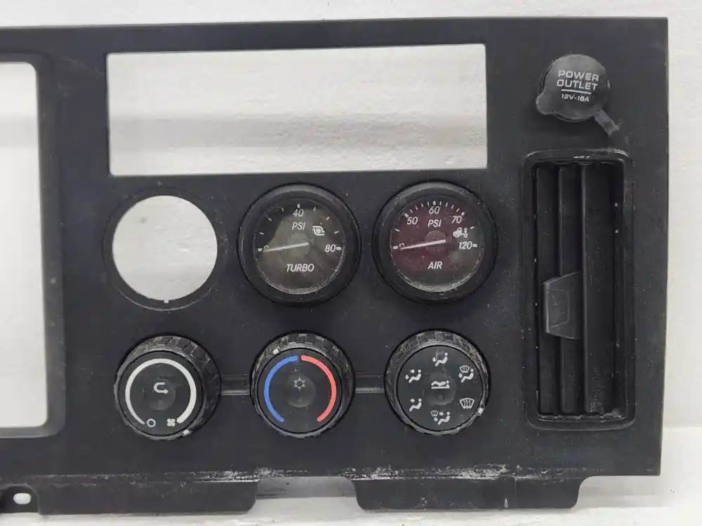 Freightliner A22-73784-000 instrument cluster from 2004 Freightliner FL112, used - view 2 of 8