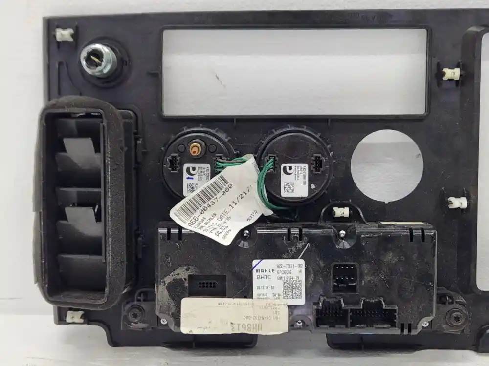 Freightliner A22-73784-000 instrument cluster from 2004 Freightliner FL112, used - view 4 of 8