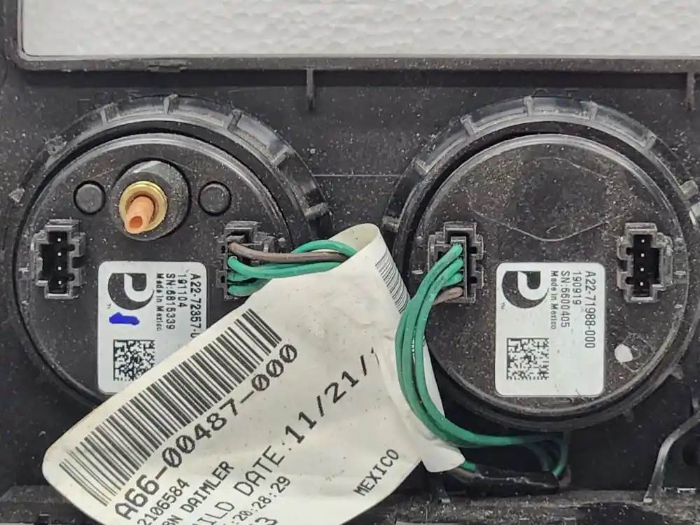 Freightliner A22-73784-000 instrument cluster from 2004 Freightliner FL112, used - view 6 of 8