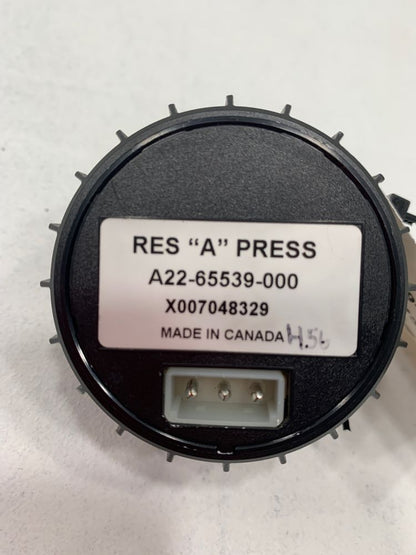 Freightliner A2265539000 air pressure gauge from 2015 Freightliner Cascadia, used - view 2 of 2