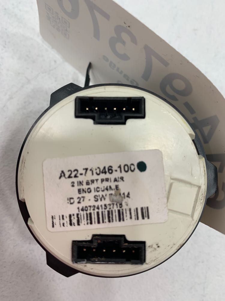 Freightliner A2271046100 air pressure gauge from 2015 Freightliner Cascadia, used - view 2 of 2