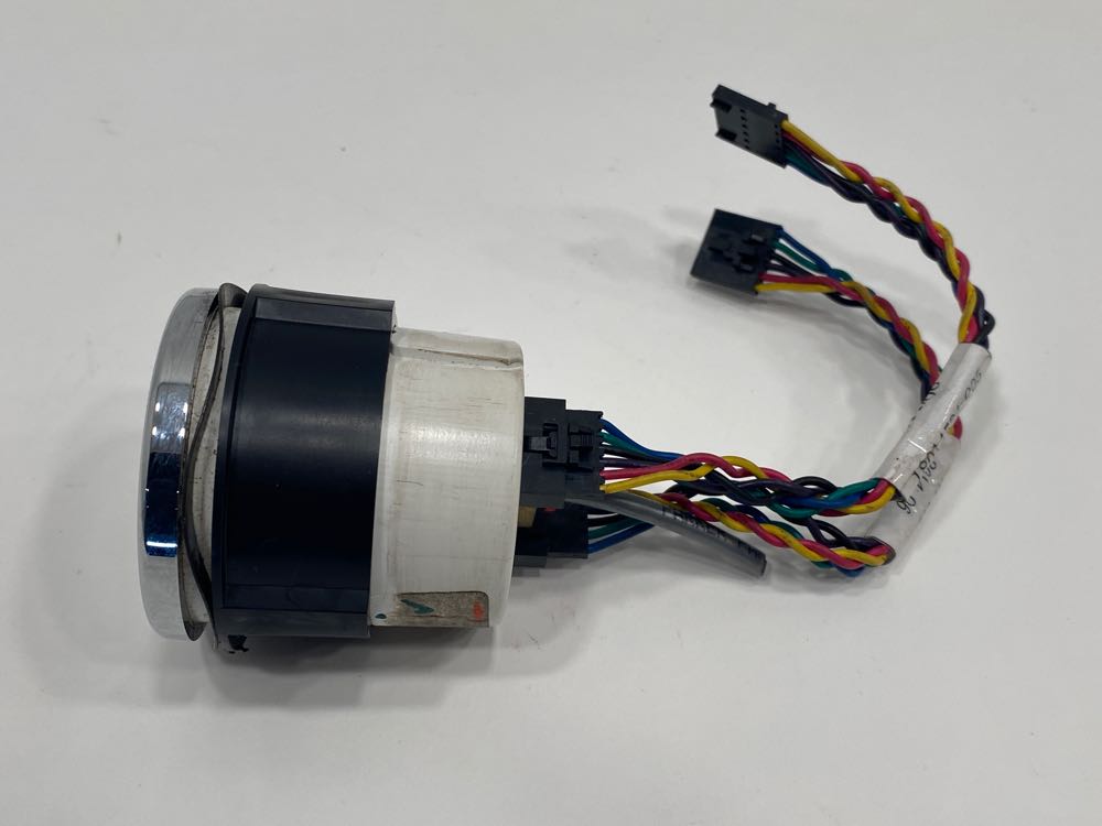 Freightliner A2271047101 trailer air gauge from 2015 Freightliner Cascadia, used - view 2 of 4