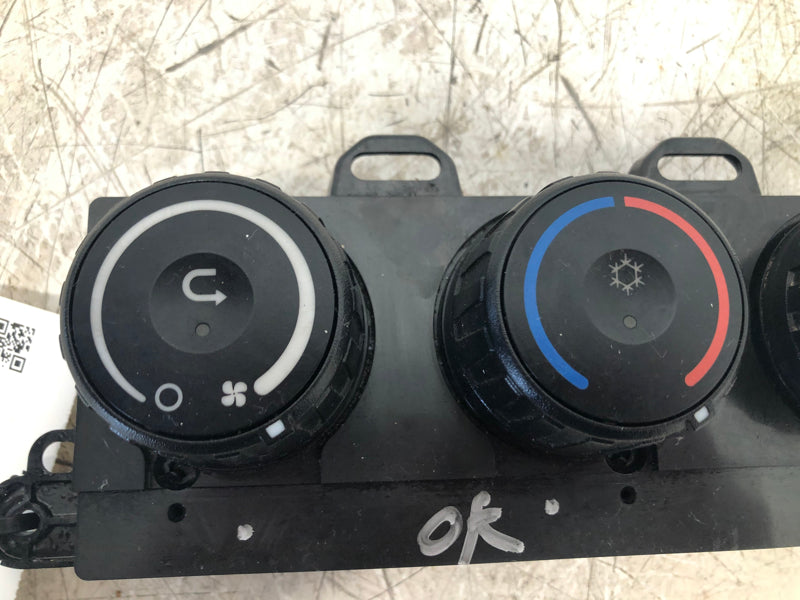 Freightliner A2273670000 climate control from 2015 Freightliner Cascadia, used - view 2 of 4