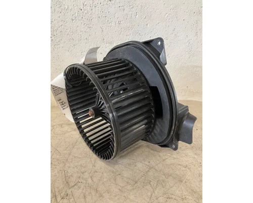 Freightliner A27-289-110 HVAC blower motor from 2007 Freightliner Columbia 120, used - view 2 of 5