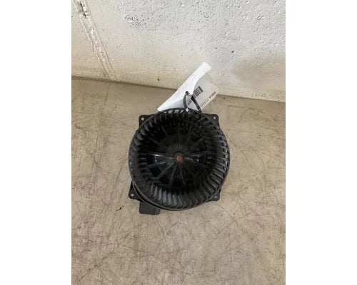 Freightliner A27-289-110 HVAC blower motor from 2007 Freightliner Columbia 120, used - view 4 of 5