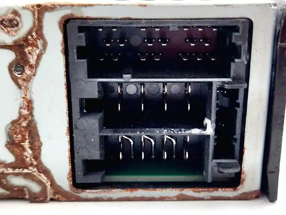 Freightliner PP107034 radio from 2014 Freightliner Cascadia 125, used - view 3 of 4