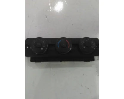 Freightliner R22-60645-101 heater / A/C control panel from 2015 Freightliner Cascadia 113, used