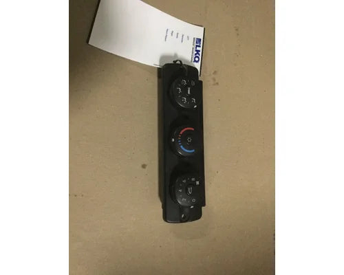 Freightliner R22-60645-501 heater / A/C control panel from 2010 Freightliner Cascadia 125, used