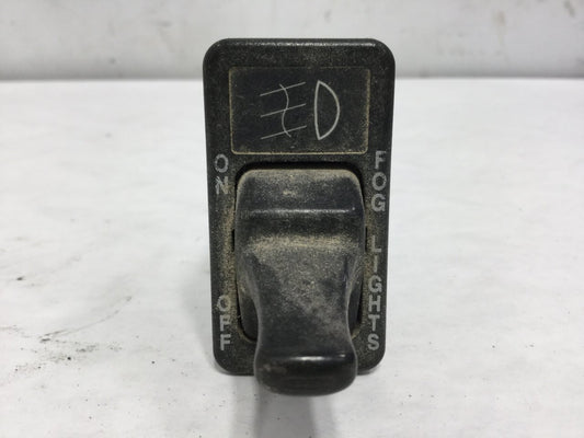 International 2007300C1 fog light switch product view
