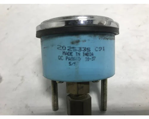 International 2025335C91 manifold pressure gauge from 1998 International 9300, used - view 3 of 3