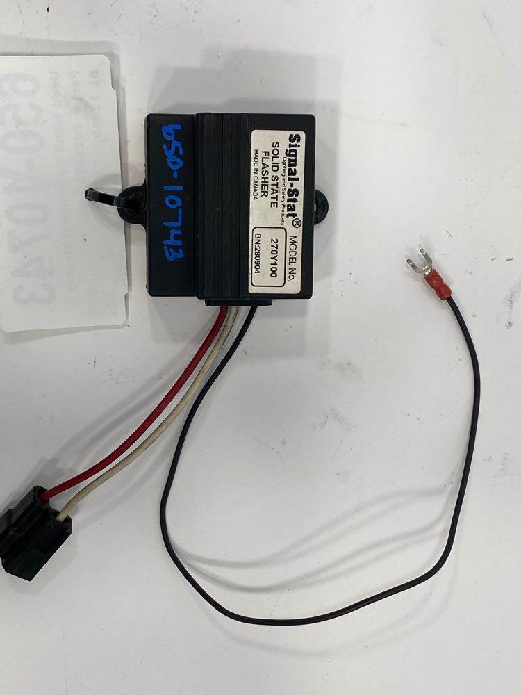 International 2028498C91 turn signal flasher module from 2005 International 9400I, used