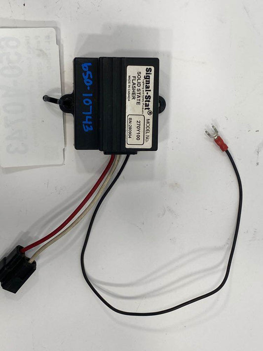 International 2028498C91 turn signal flasher module from 2005 International 9400I, used