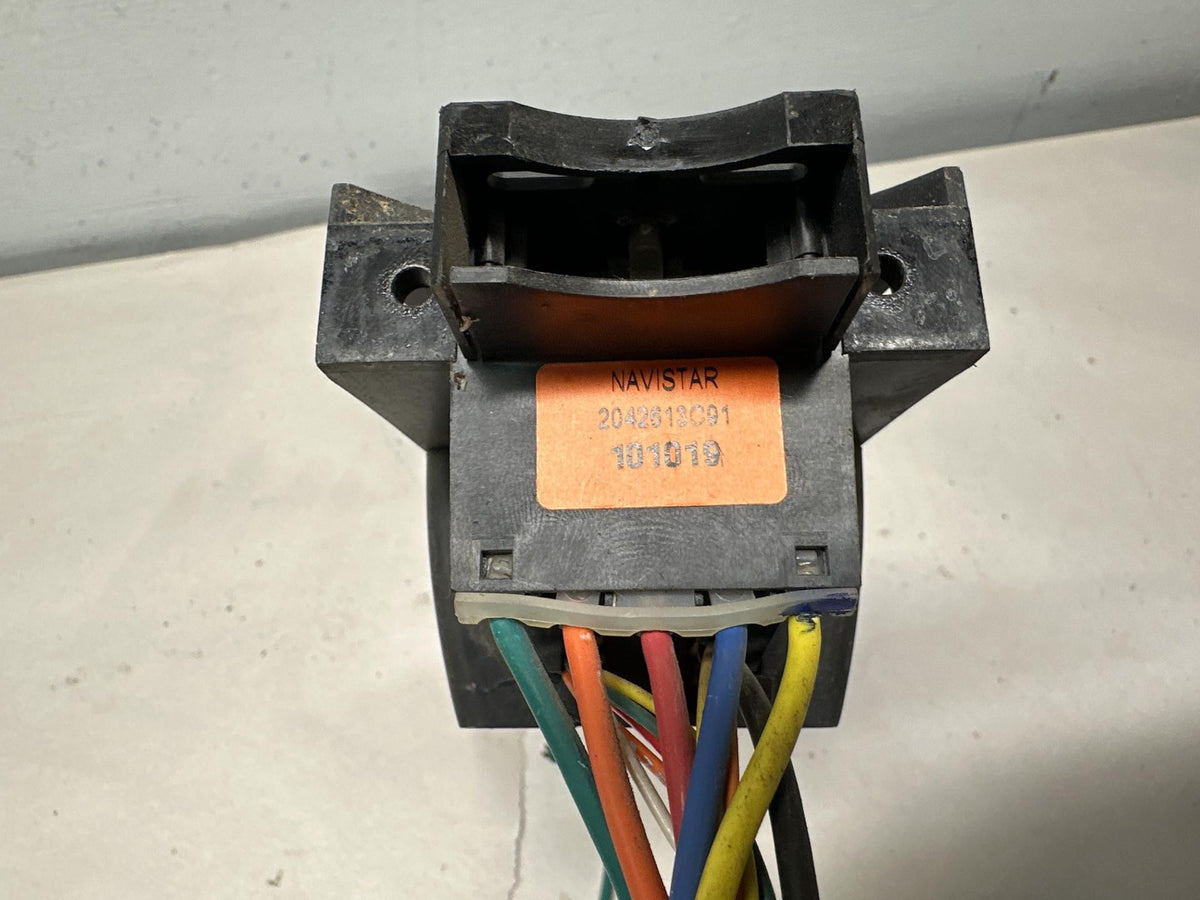 International 2042613C91 turn signal / column switch from 1996 International 8200, used - view 4 of 6
