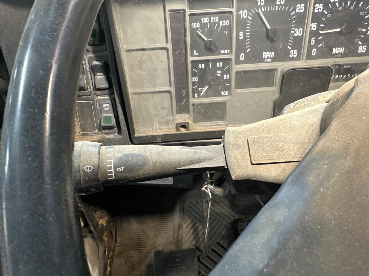 International 2042613C91 turn signal / column switch from 1996 International 8200, used - view 5 of 6
