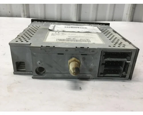 International 24111981 AM/FM radio (tuner) from 2015 International Durastar 4300, used - view 2 of 4