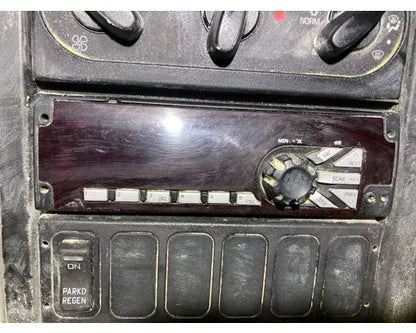 International 24111981 AM/FM radio (tuner) from 2015 International Durastar 4300, used - view 4 of 4