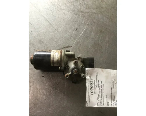 International 2594086C91 windshield wiper motor from 2006 International 7400, used