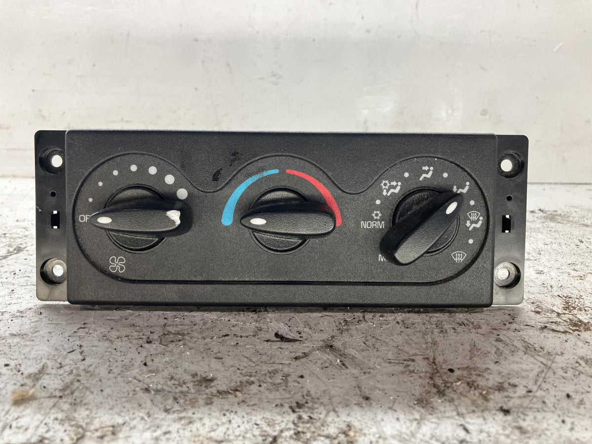International 28387719 heater / A/C temperature control from 2005 International 4400, used