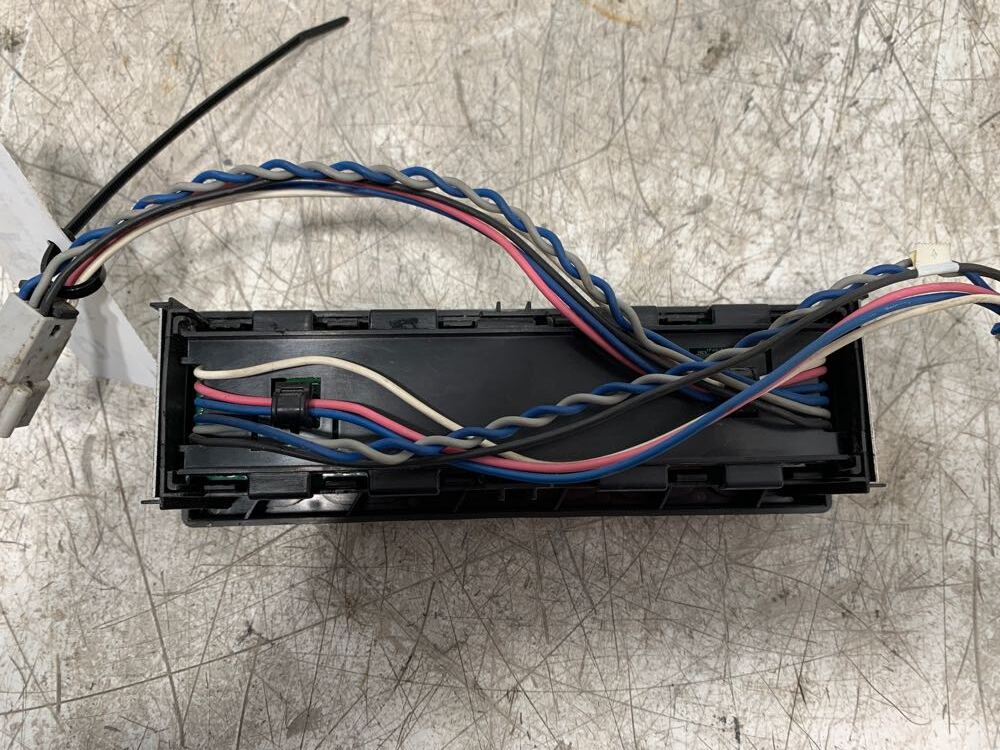 International 32237 switch panel from 2009 International Prostar, used - view 4 of 5