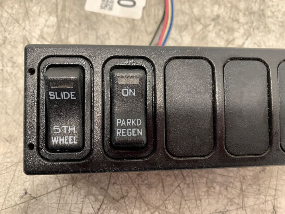 International 32289 switch panel from 2009 International Prostar, used - view 2 of 5