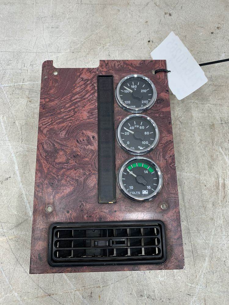 International 3503478C91 gauge panel from 2000 International 9400I, used