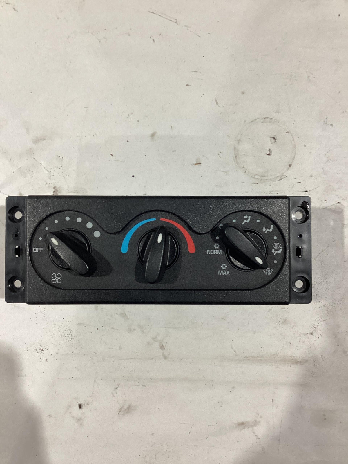 International 3544443C3 heater / A/C temperature control from 2004 International 4300, used