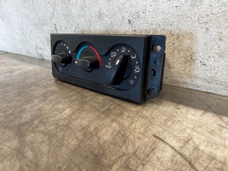 International 3545543C6 climate control panel from 2011 International 4400, used