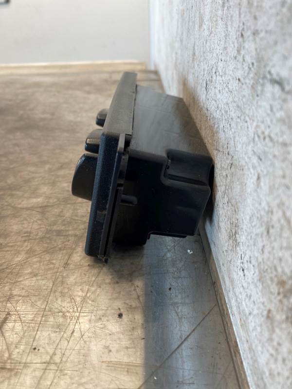 International 3545543C6 climate control panel from 2011 International 4400, used - view 3 of 7