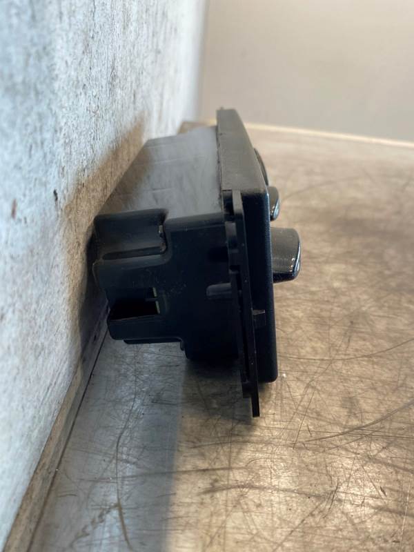 International 3545543C6 climate control panel from 2011 International 4400, used - view 4 of 7