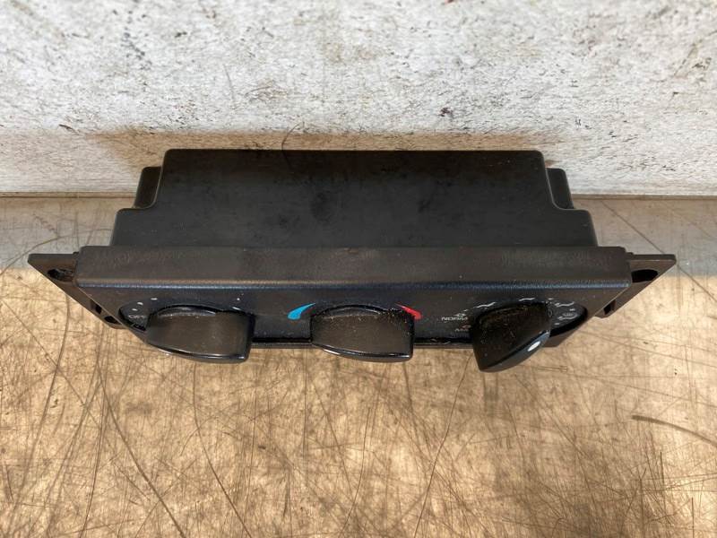International 3545543C6 climate control panel from 2011 International 4400, used - view 5 of 7
