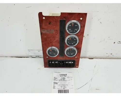 International 3571296C1 instrument cluster from 2003 International, used