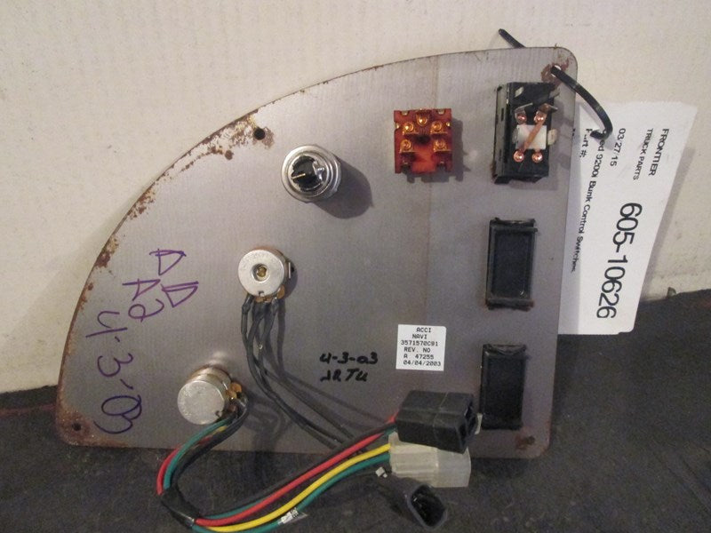 International 3571570C91 climate control from 2004 International 9200I, used - view 2 of 2