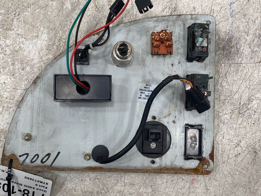 International 3592516C91 sleeper climate control panel from 2006 International 9400I, used - view 5 of 6