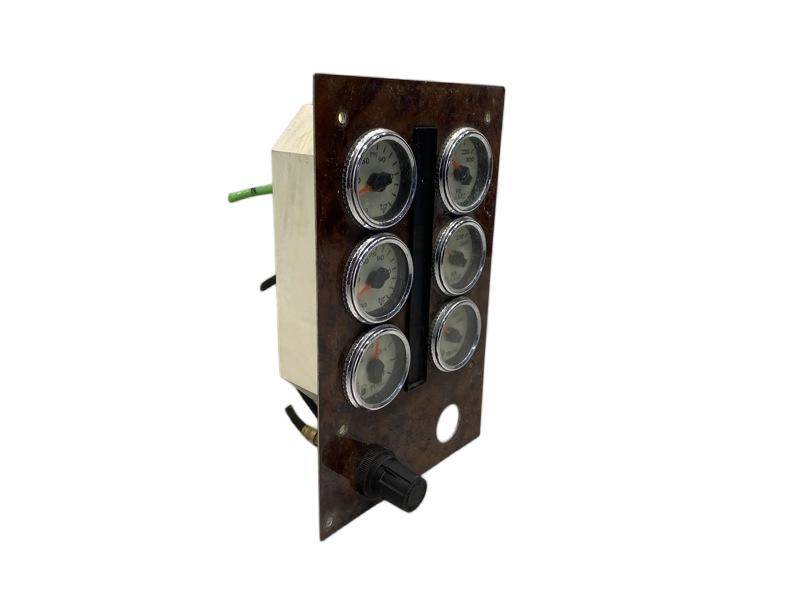 International 3592541C91 gauge panel from 2006 International 9900I, used