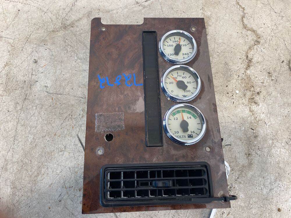 International 3592547C91 gauge panel from 2007 International 9400I, used