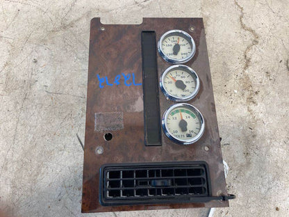 International 3592547C91 gauge panel from 2007 International 9400I, used