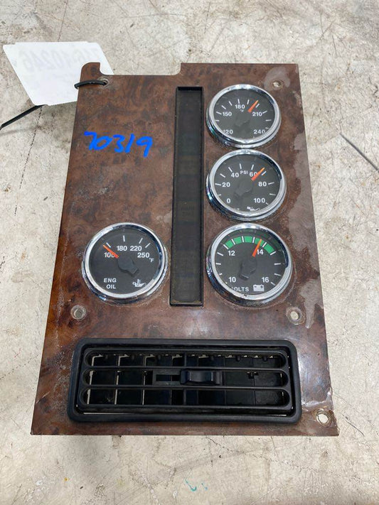 International 3592616C91 gauge panel from 2007 International 9200I, used