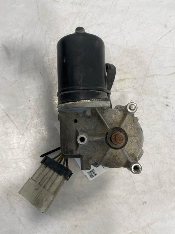 International 3596296C94 windshield wiper motor from 2006 International 9400I, used