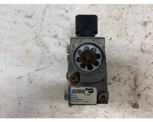 International 3597373C1 ABS modulator valve from 2012 International, used - view 3 of 4