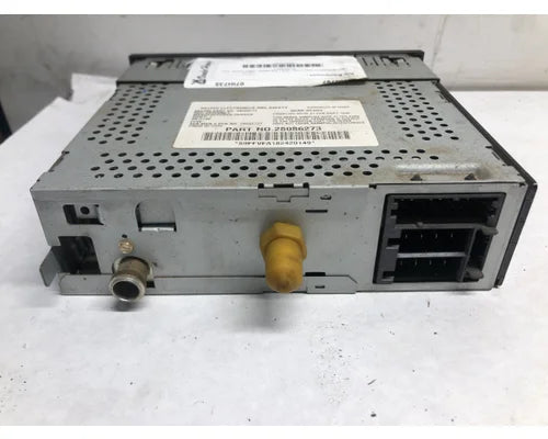 International 3624340C2 CD player radio from 2007 International 9400, used - view 2 of 5