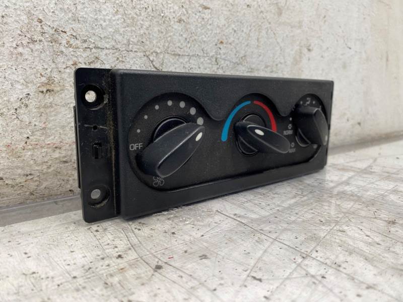 International 3808313F93 climate control panel from 2010 International Workstar 7400, used