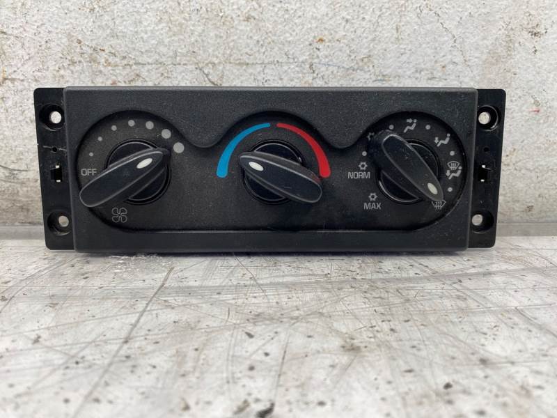 International 3808313F93 climate control panel from 2010 International Workstar 7400, used - view 2 of 6