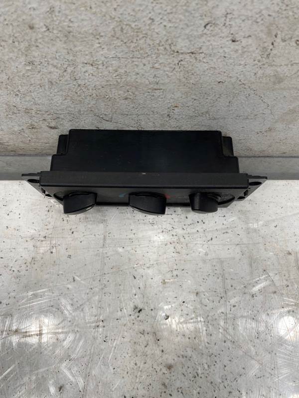 International 3808313F93 climate control panel from 2010 International Workstar 7400, used - view 5 of 6
