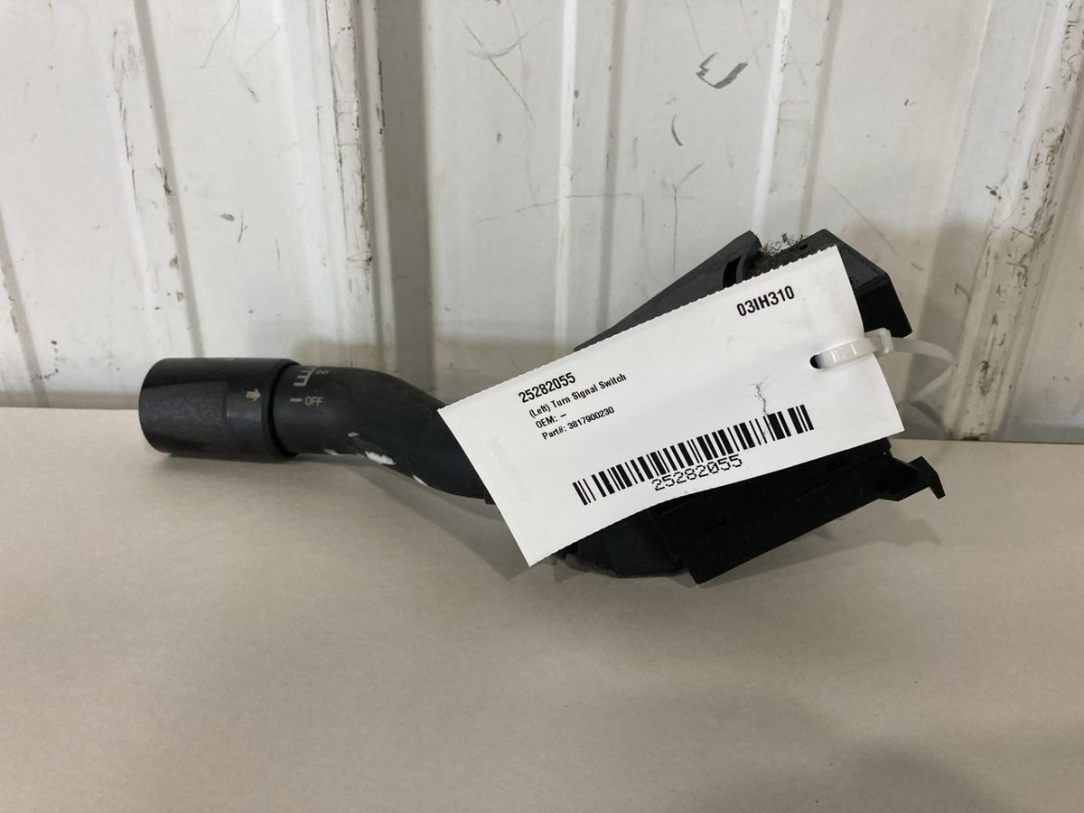 International 3817900230 LH turn signal / column switch from 2003 International 4200, used